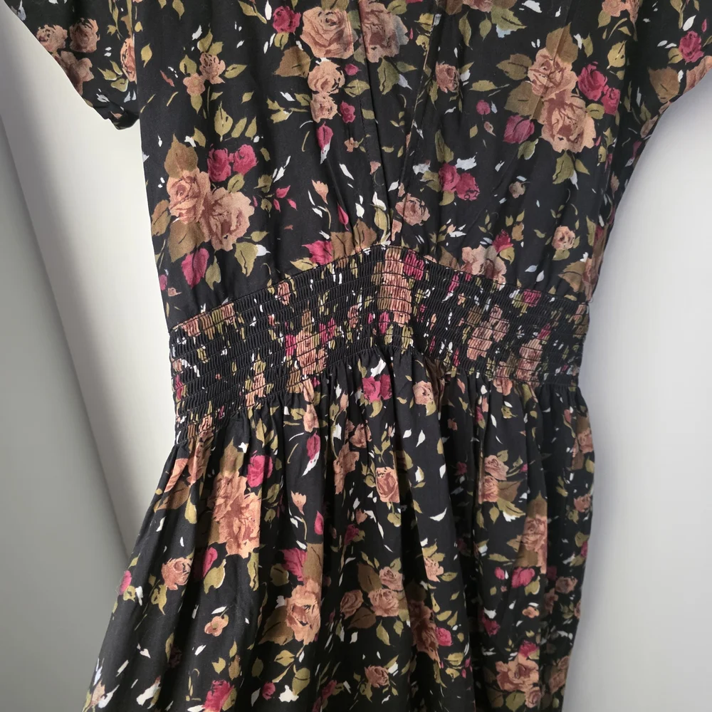 Vintage 80's Chic Floral Midi Dress in Black - Picture 6 of 9